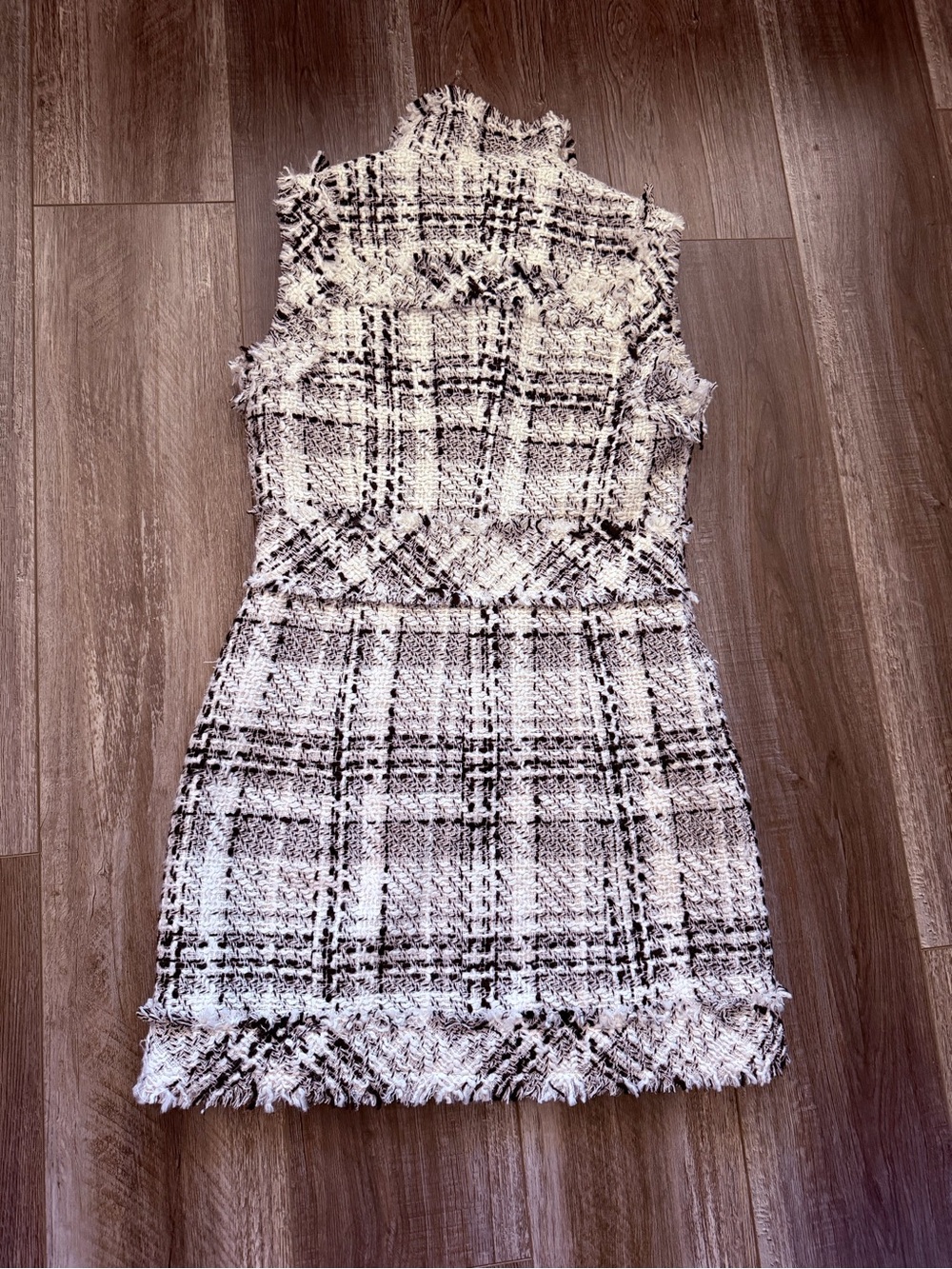 Zuo's Sleeveless Tweed Shift Dress - Picture 3 of 11